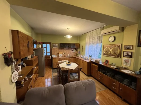 Tirane, jepet me qera apartament 2+1+Aneks Kati 4, 100 m² 600 € (rruga fadil rada)