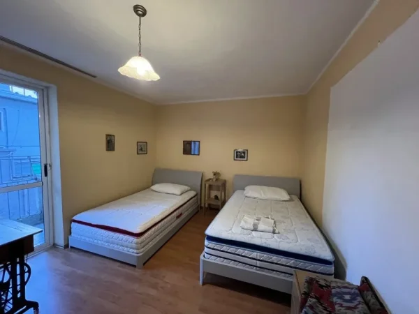 Tirane, jepet me qera apartament 2+1+Aneks Kati 4, 100 m² 600 € (rruga fadil rada)