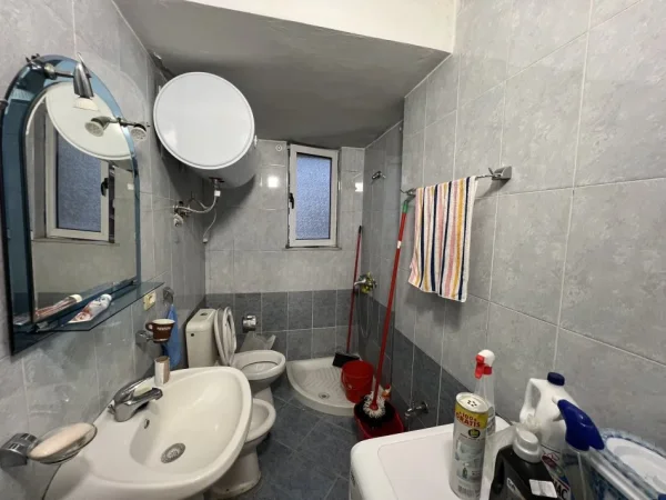 Tirane, jepet me qera apartament 2+1+Aneks Kati 4, 100 m² 600 € (rruga fadil rada)