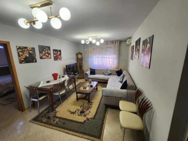 Tirane, jepet me qera apartament 2+1 Kati 5, 70 m² 450 € (Rruga Xhanfize Keko)