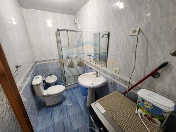 Tirane, jepet me qera apartament 2+1 Kati 5, 70 m² 450 € (Rruga Xhanfize Keko)