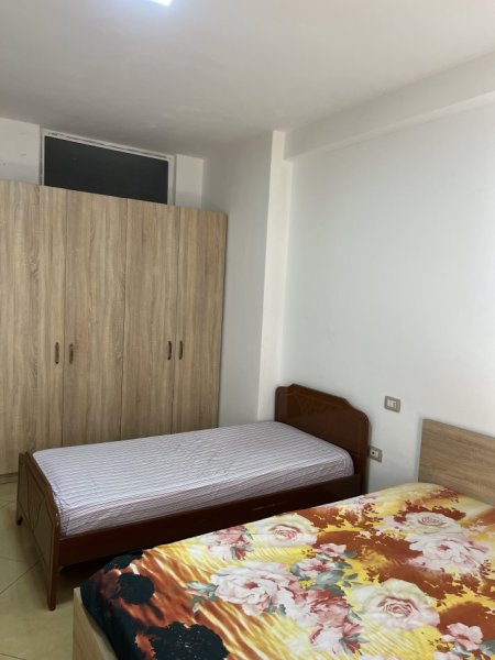 Tirane, jepet me qera apartament 1+1+Ballkon Kati 7, 70 m² 400 € (Bar Oslo Astir)