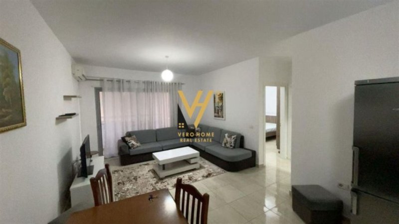 Tirane, jepet me qera apartament 2+1+Ballkon Kati 3, 85 m² 900 € (komuna e parisit)