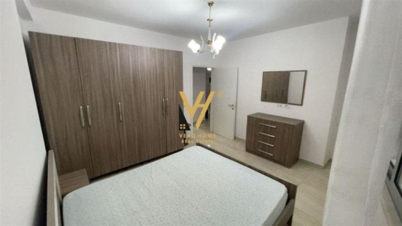 Tirane, jepet me qera apartament 2+1+Ballkon Kati 3, 85 m² 900 € (komuna e parisit)