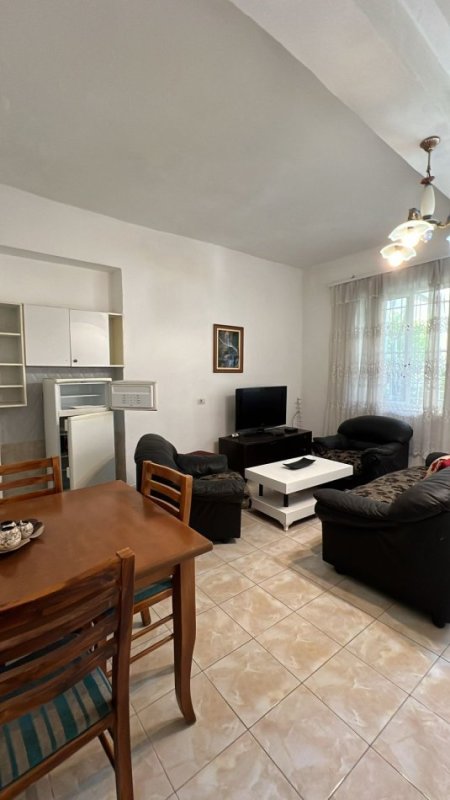 Tirane, jepet me qera shtepi 1+1 Kati 1, 68 m² 300 € (Bulevardi Gjergj Fishta)