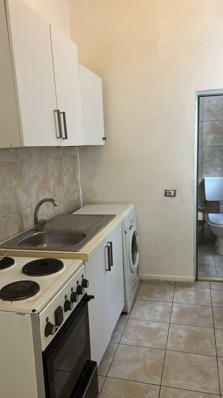 Tirane, jepet me qera shtepi 1+1 Kati 1, 68 m² 300 € (Bulevardi Gjergj Fishta)