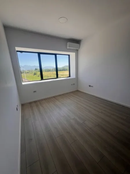 Tirane, jepet me qera magazine , 600 m² 2.500 € (Autostrada Tirane-Durres)