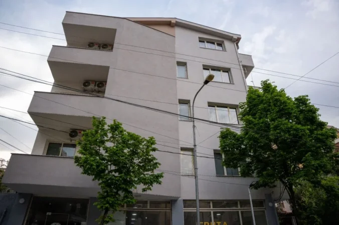 Tirane, jepet me qera ambjent biznesi Kati 0, 658 m² 6.000 € (Rruga Rrapo Hekali)