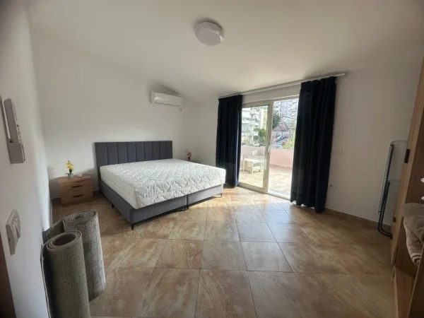 Tirane, jepet me qera ambjent biznesi Kati 0, 658 m² 6.000 € (Rruga Rrapo Hekali)