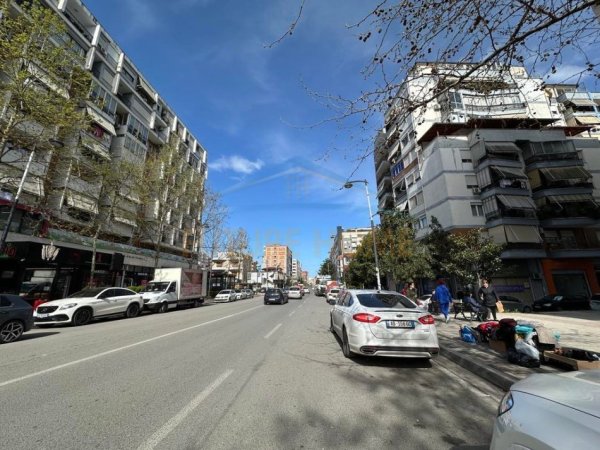 Tirane, jepet me qera apartament 1+1 Kati 1, 97 m² 350 € (Unaza e re)