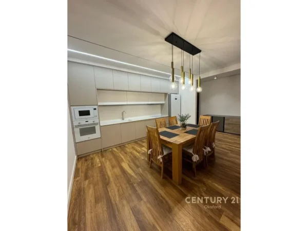 Tirane, shes apartament 2+1+2 , 138 m² 520.000 € (Ish Blloku)