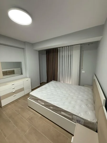 Tirane, jepet me qera apartament 1+1+Ballkon Kati 4, 70 m² 500 € (Kodra e Diellit 2)
