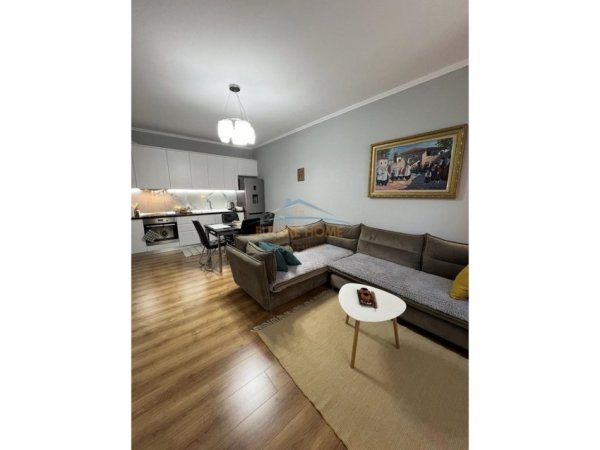 Tirane, jepet me qera apartament 2+1 Kati 3, 80 m² 600 € (Rruga e Dibres)
