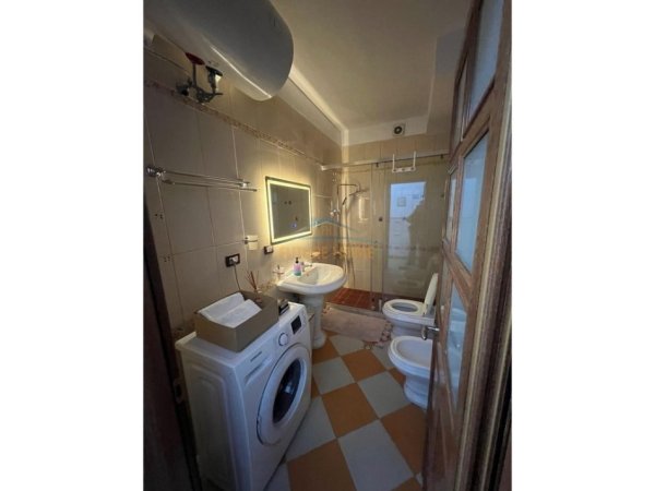 Tirane, jepet me qera apartament 2+1 Kati 3, 80 m² 600 € (Rruga e Dibres)