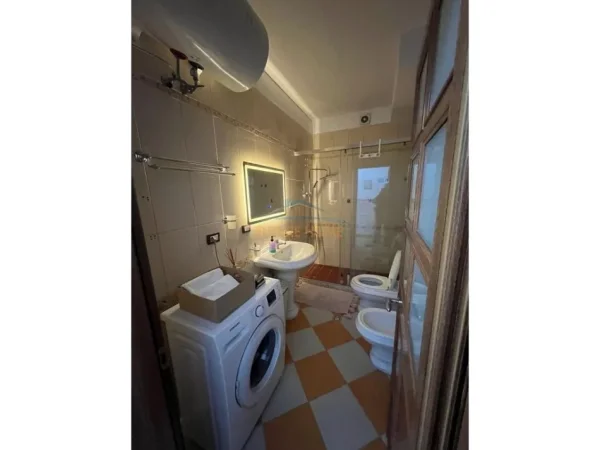 Tirane, jepet me qera apartament 2+1 Kati 3, 80 m² 600 € (Rruga e Dibres)