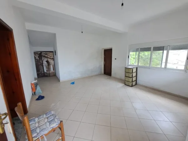 Kavaje, shitet shtepi 3+1+Aneks+Ballkon Kati 2, 262 m² 92.000 € (Lagjia "Sharre",Kavaje)