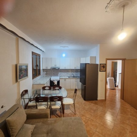 Tirane, jepet me qera apartament 2+1 Kati 1, 100 m² 430 € (Kristal Center, Rr. Rrapo Hekali)