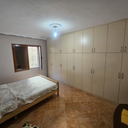 Tirane, jepet me qera apartament 2+1 Kati 1, 100 m² 430 € (Kristal Center, Rr. Rrapo Hekali)