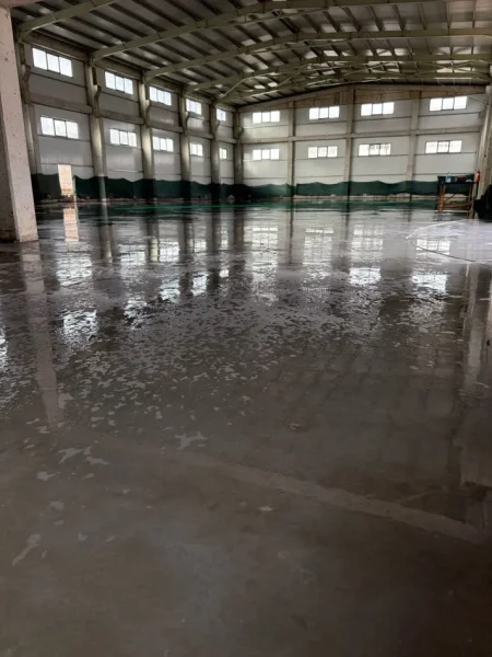 Tirane, jepet me qera magazine , 1.500 m² 6.000 € (Autostrada Tirane - Durres)