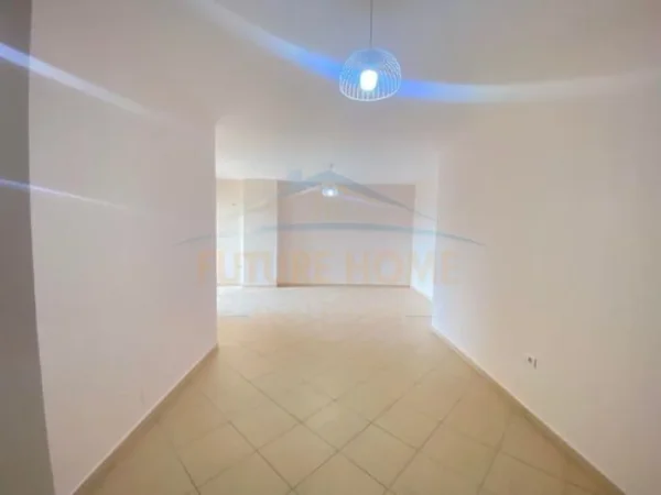 Tirane, jepet me qera apartament 2+1 Kati 5, 104 m² 330 € (Unaza e Re)