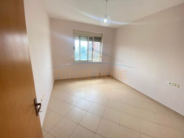 Tirane, jepet me qera apartament 2+1 Kati 5, 104 m² 330 € (Unaza e Re)
