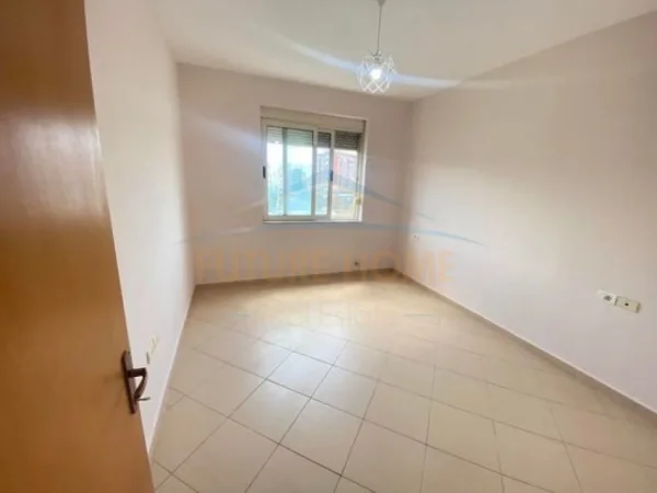 Tirane, jepet me qera apartament 2+1 Kati 5, 104 m² 330 € (Unaza e Re)
