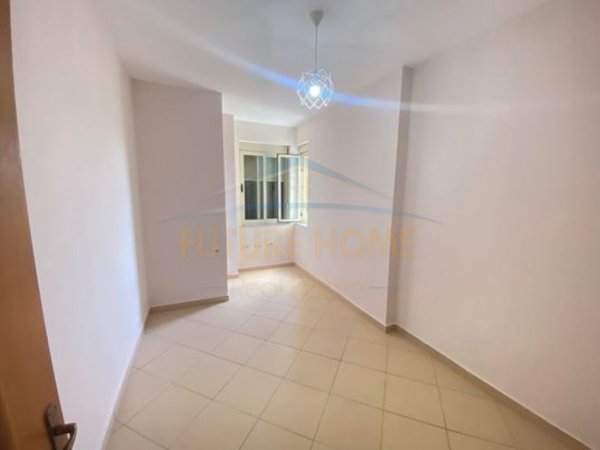 Tirane, jepet me qera apartament 2+1 Kati 5, 104 m² 330 € (Unaza e Re)