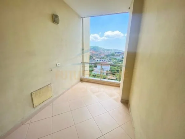Tirane, jepet me qera apartament 2+1 Kati 5, 104 m² 330 € (Unaza e Re)