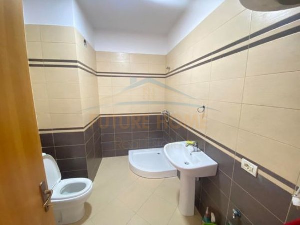 Tirane, jepet me qera apartament 2+1 Kati 5, 104 m² 330 € (Unaza e Re)