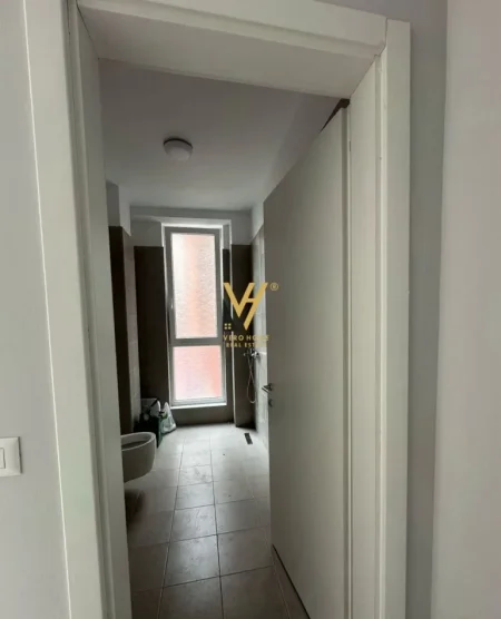 Tirane, jepet me qera zyre Kati 2, 120 m² 1.500 € (STACIONI I TRENIT)