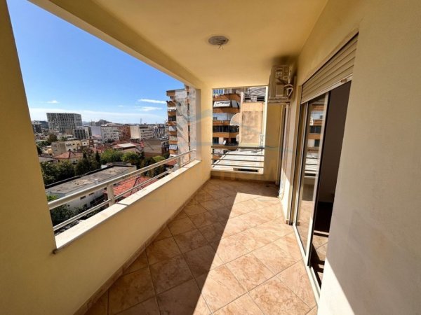 Tirane, jepet me qera apartament 2+1+Ballkon Kati 6, 115 m² 600 € (Rruga Fortuzi)