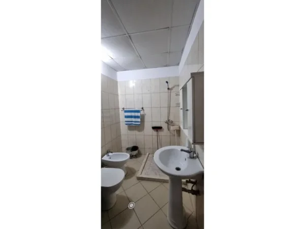 Tirane, jepet me qera apartament 1+1 Kati 3, 72 m² 400 € (Yzberisht, Tirane)