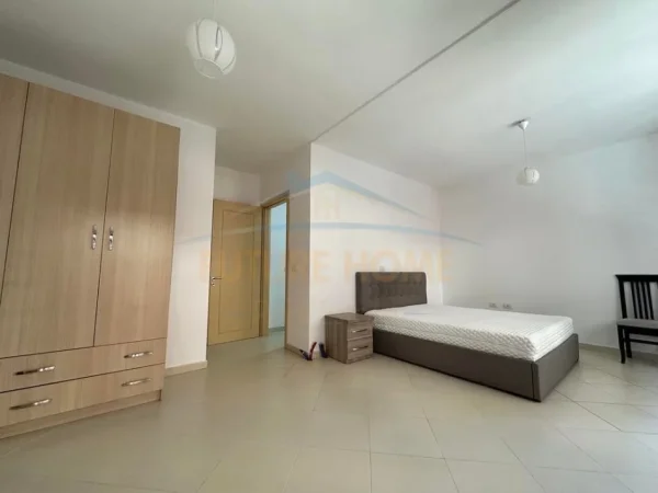 Tirane, jepet me qera apartament 1+1 Kati 1, 97 m² 350 € (Unaza e Re, Tirane)