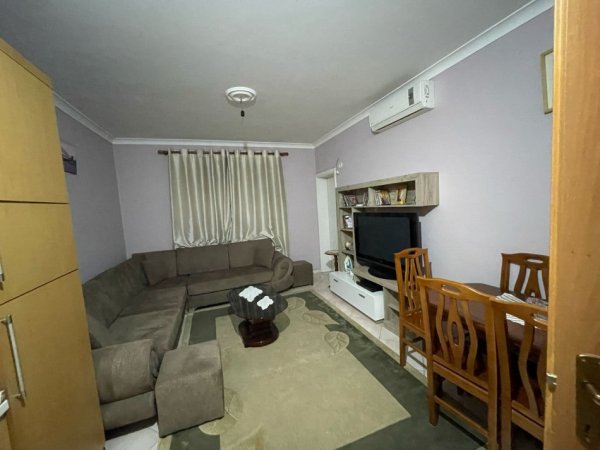 Tirane, jepet me qera apartament 2+1 Kati 4, 100 m² 380 € (Kthesa e Kamzes)