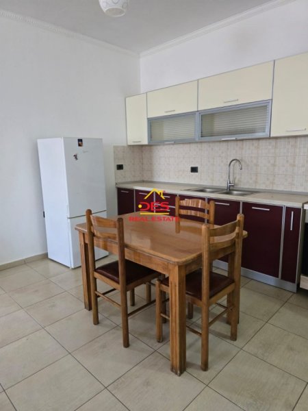 Tirane, jepet me qera 1+1+Ballkon Kati 4, 78 m² 550 € 