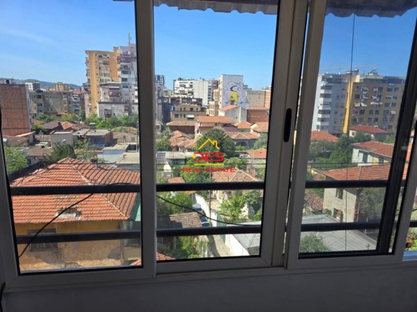 Tirane, jepet me qera 1+1+Ballkon Kati 4, 78 m² 550 € 