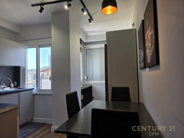 Tirane, jap me qera apartament 1+1 , 60 m² 700 € (Komuna e Parisit)
