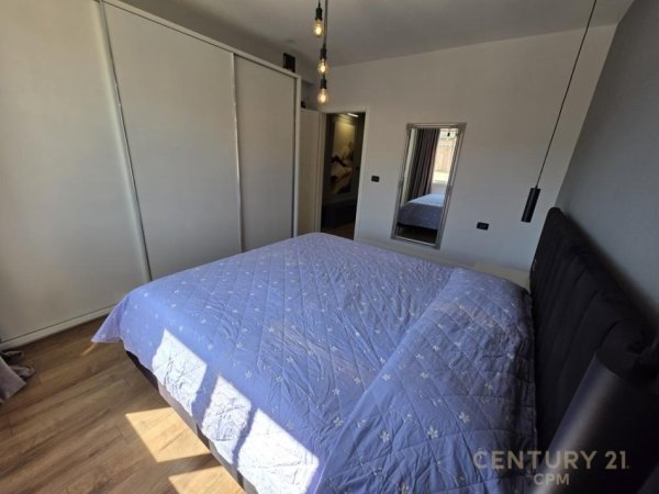 Tirane, jap me qera apartament 1+1 , 60 m² 700 € (Komuna e Parisit)