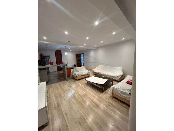 Tirane, jepet me qera 1+1+Ballkon Kati 3, 74 m² 600 € (Rruga e Bogdaneve)
