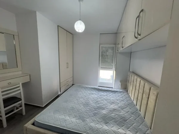 Tirane, jepet me qera apartament 1+1+Ballkon Kati 1, 65 m² 400 € (rruga pasho hysa)