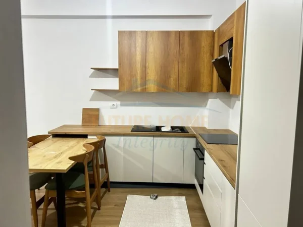 Tirane, jepet me qera apartament 1+1 Kati 3, 70 m² 370 € (Ali dem)