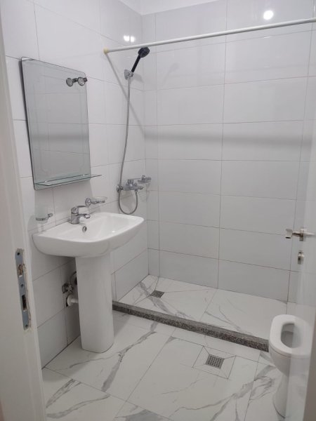Tirane, jepet me qera apartament 1+1+Ballkon Kati 2, 78 m² 300 € (Dritan Hoxha)