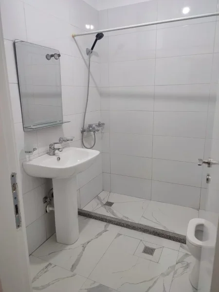 Tirane, jepet me qera apartament 1+1+Ballkon Kati 2, 78 m² 300 € (Dritan Hoxha)