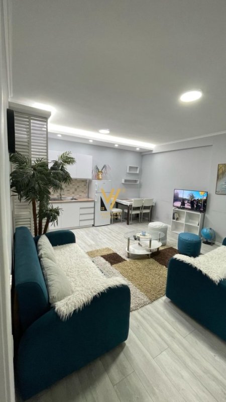 Tirane, jepet me qera apartament 1+1+Ballkon Kati 3, 73 m² 700 € (KOMUNA E PARISIT)