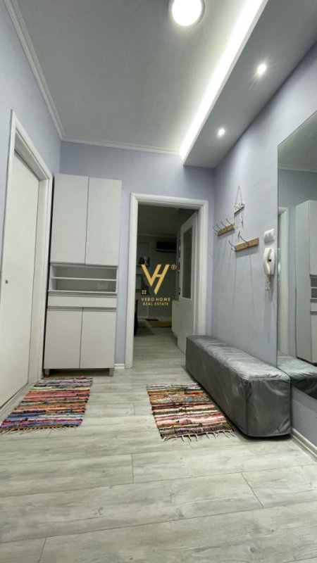 Tirane, jepet me qera apartament 1+1+Ballkon Kati 3, 73 m² 700 € (KOMUNA E PARISIT)