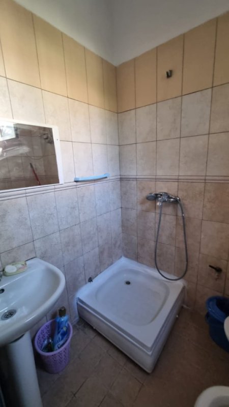 Tirane, jepet me qera shtepi Kati 1, 40 m² 250 € (JEPET ME QERA GARSONIERE NE DON BOSKO, PERBALLE VIZION PLUS)