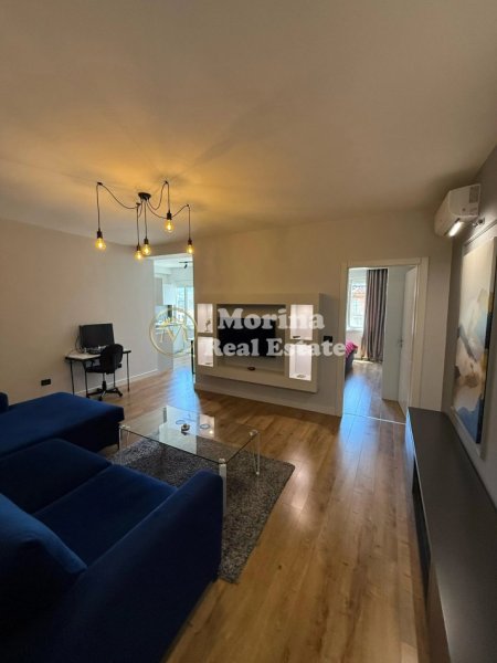 Tirane, jepet me qera apartament 1+1 Kati 11, 70 m² 700 € (Komuna e Parisit)