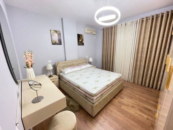 Tirane, jap me qera apartament 2+1+Ballkon Kati 1, 90 m² 690 € (rruga Frosina Plaku)