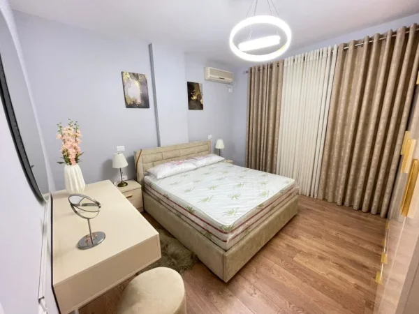 Tirane, jap me qera apartament 2+1+Ballkon Kati 1, 90 m² 690 € (rruga Frosina Plaku)