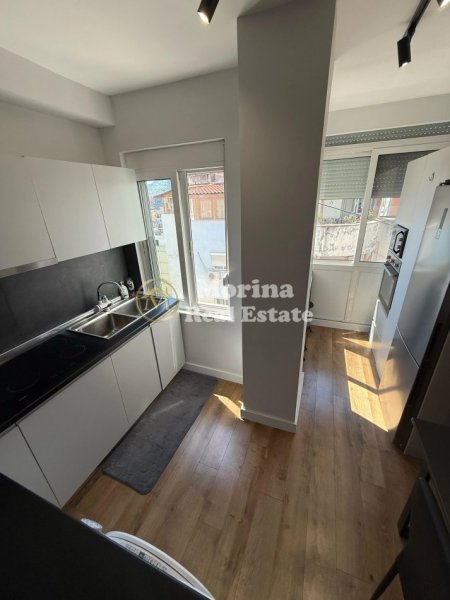 Tirane, jepet me qera apartament 1+1 Kati 11, 70 m² 700 € (Komuna e Parisit)